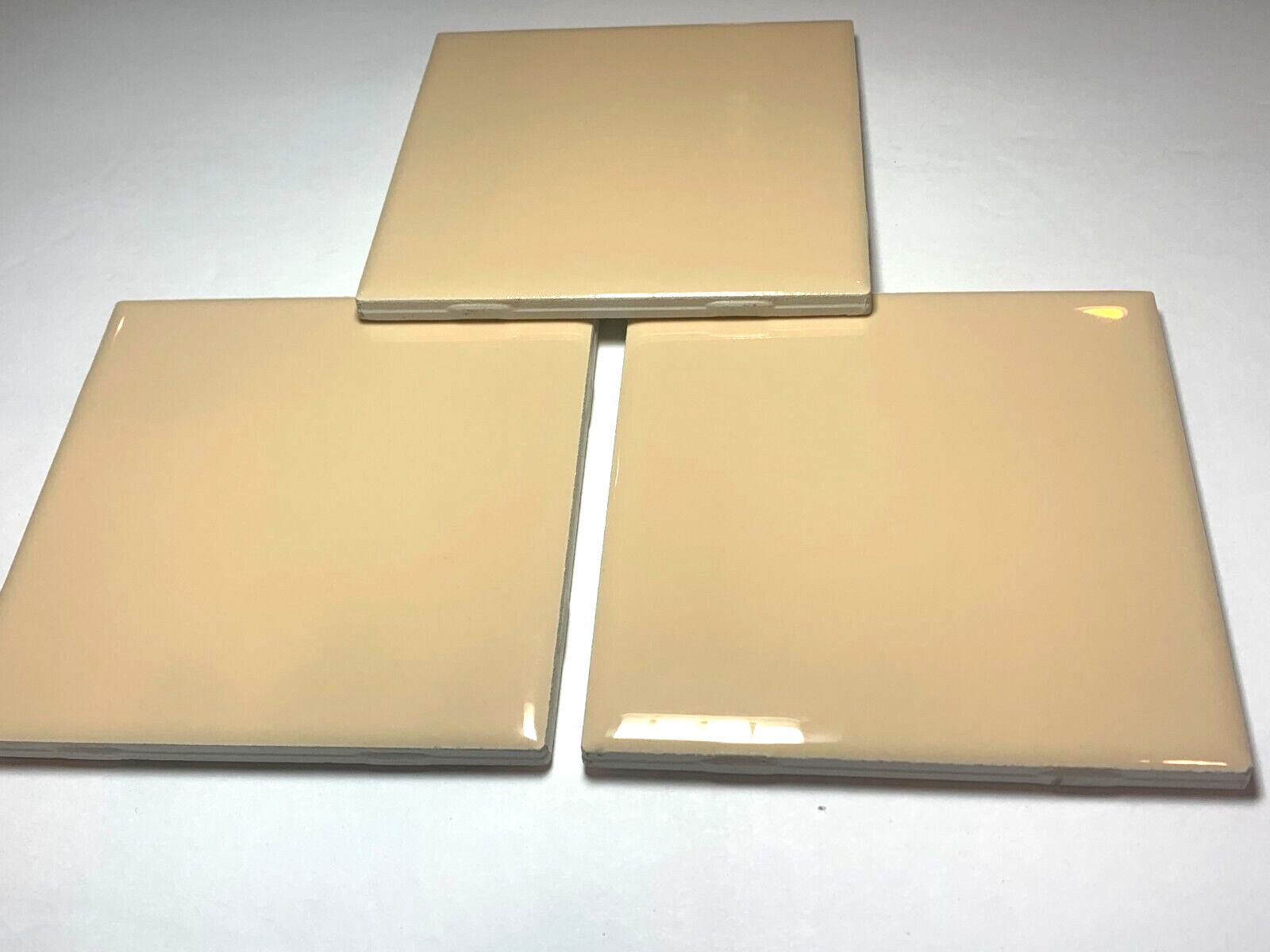 New AO AMERICAN OLEAN 4 1/4″ X 4 1/4″ BRIGHT MAIZE #0024 GLOSS * 12 * pcs