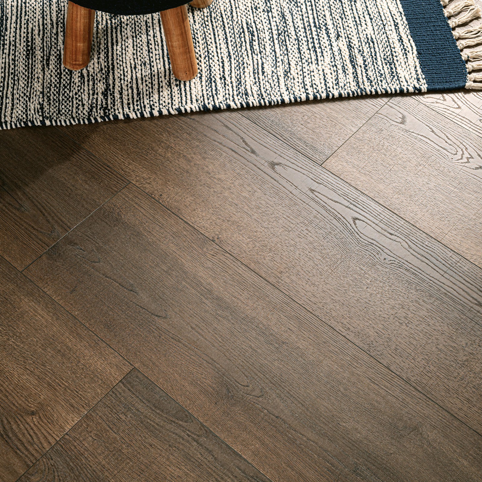 Ackland AKVHR9X87-1230-CA Seabluffs 9″ x 87″ 12mm 30mil – Riverbend Cove