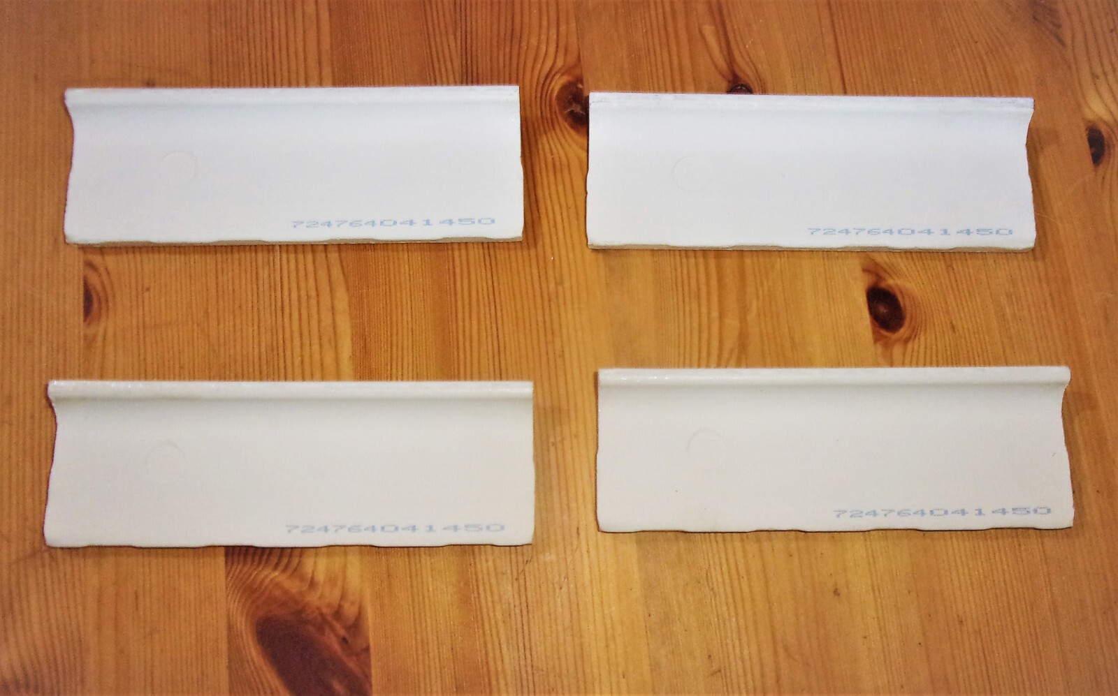 Lot of 4 NOS US Ceramic Tiles Co U072 A4200 Snow White 2″ x 6″ Radius Cap Bright