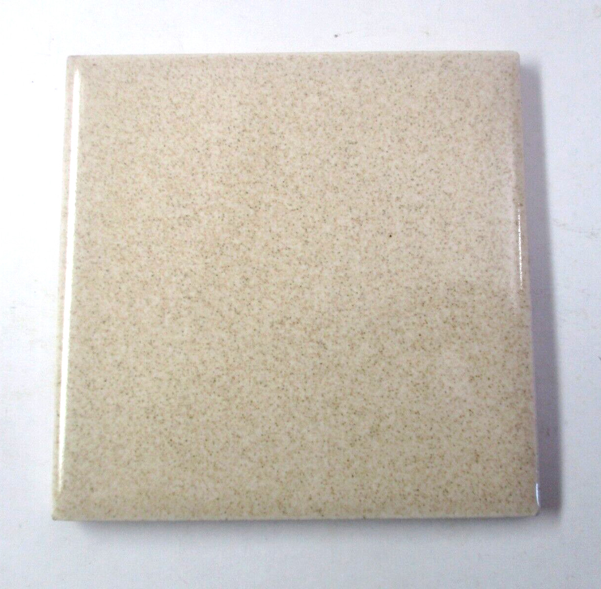 1 Wall Tile Robertson USA 4-5/16″ Gloss Speckled Brown on Beige Ceramic 1950 MCM