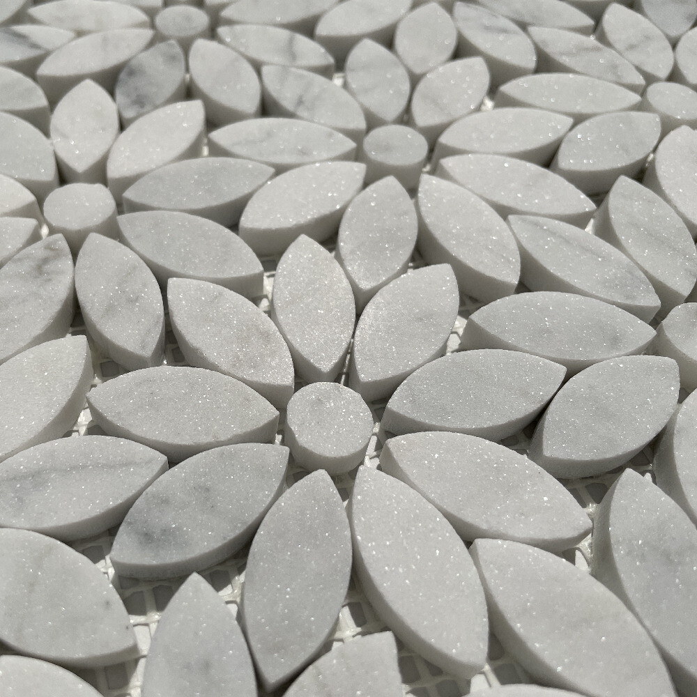 C9D0XH Carrara Venato Carrera Marble Daisy Flower Pattern Mosaic Tile Honed