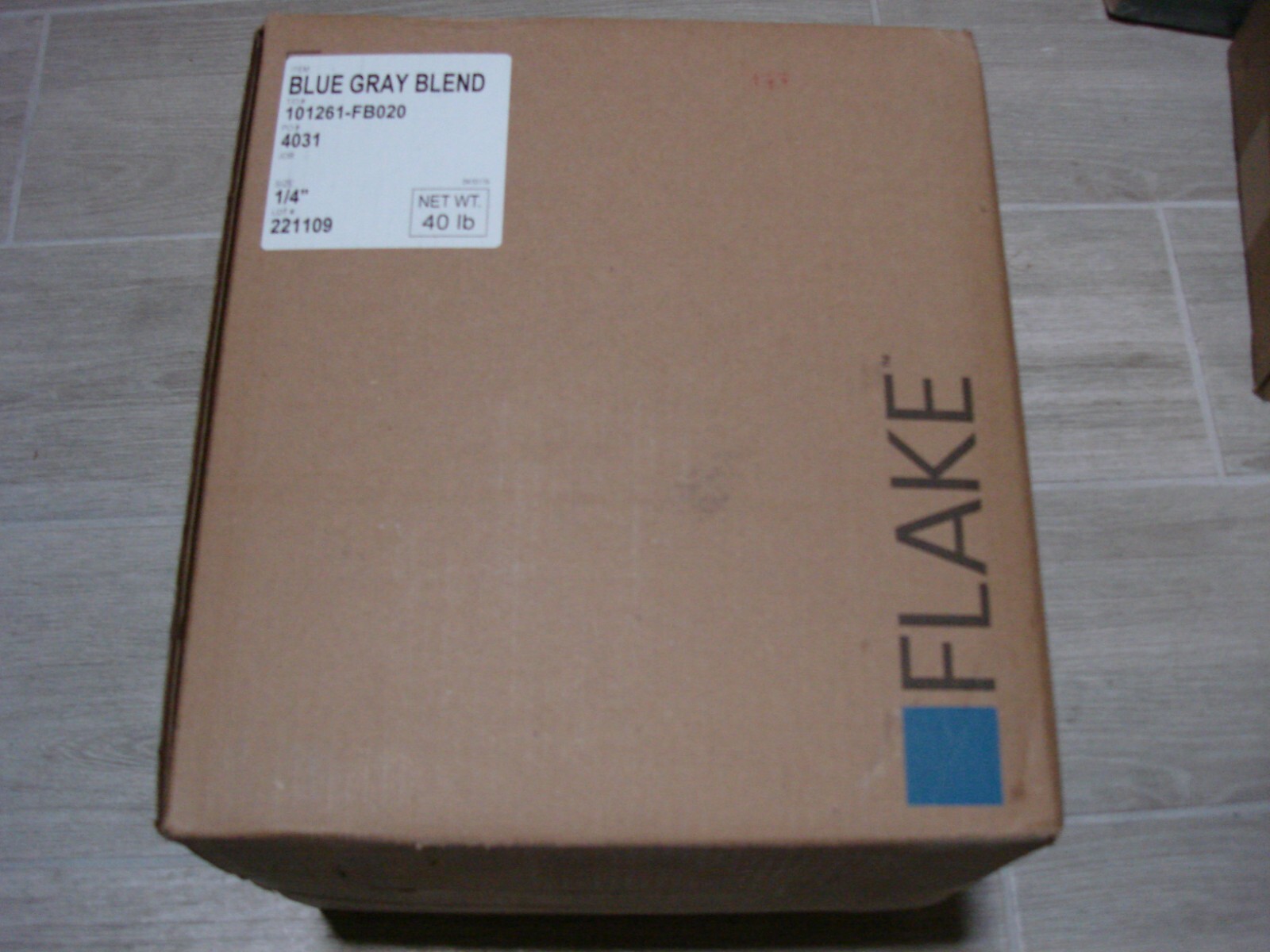FLAKE Blue/Gray Blend “BLUE STONE” FB020 Color Flakes – 1/4″ Chips- 40 lbs. Box