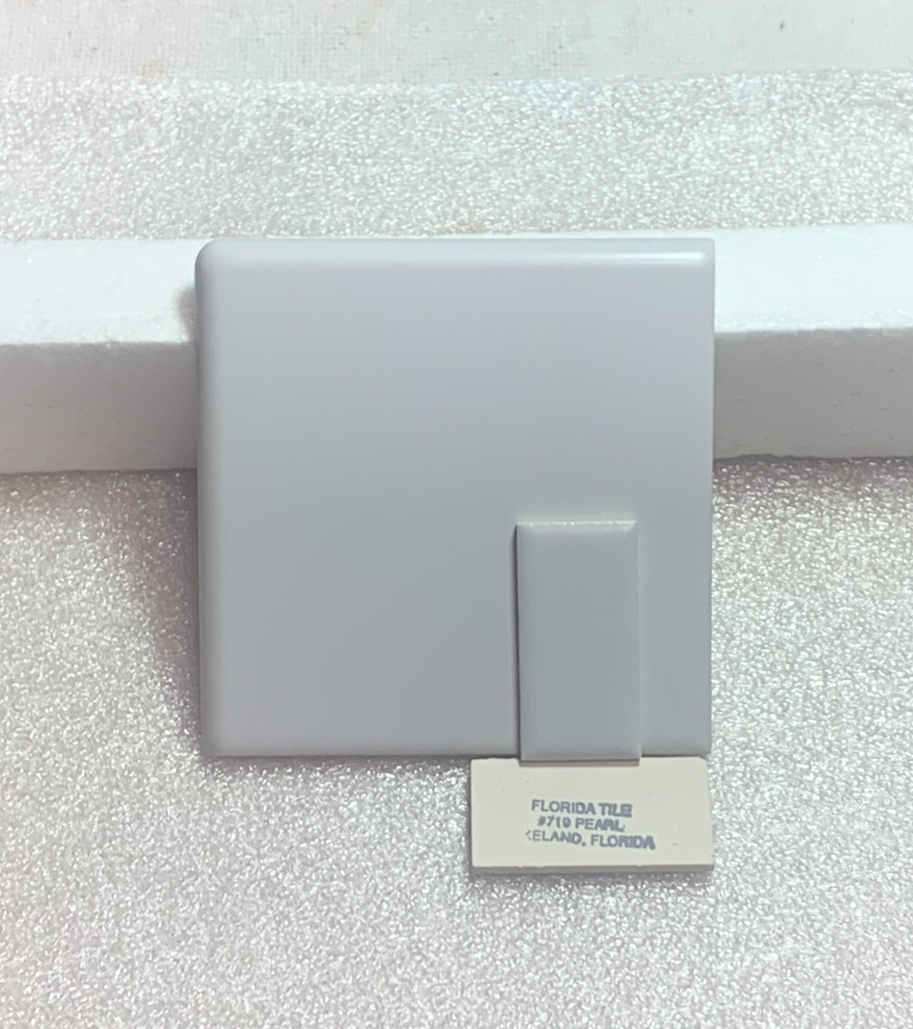 New (nos) Florida Ceramic Tile Pearl 4 3/8″ x 4 3/8″ Matte Corner