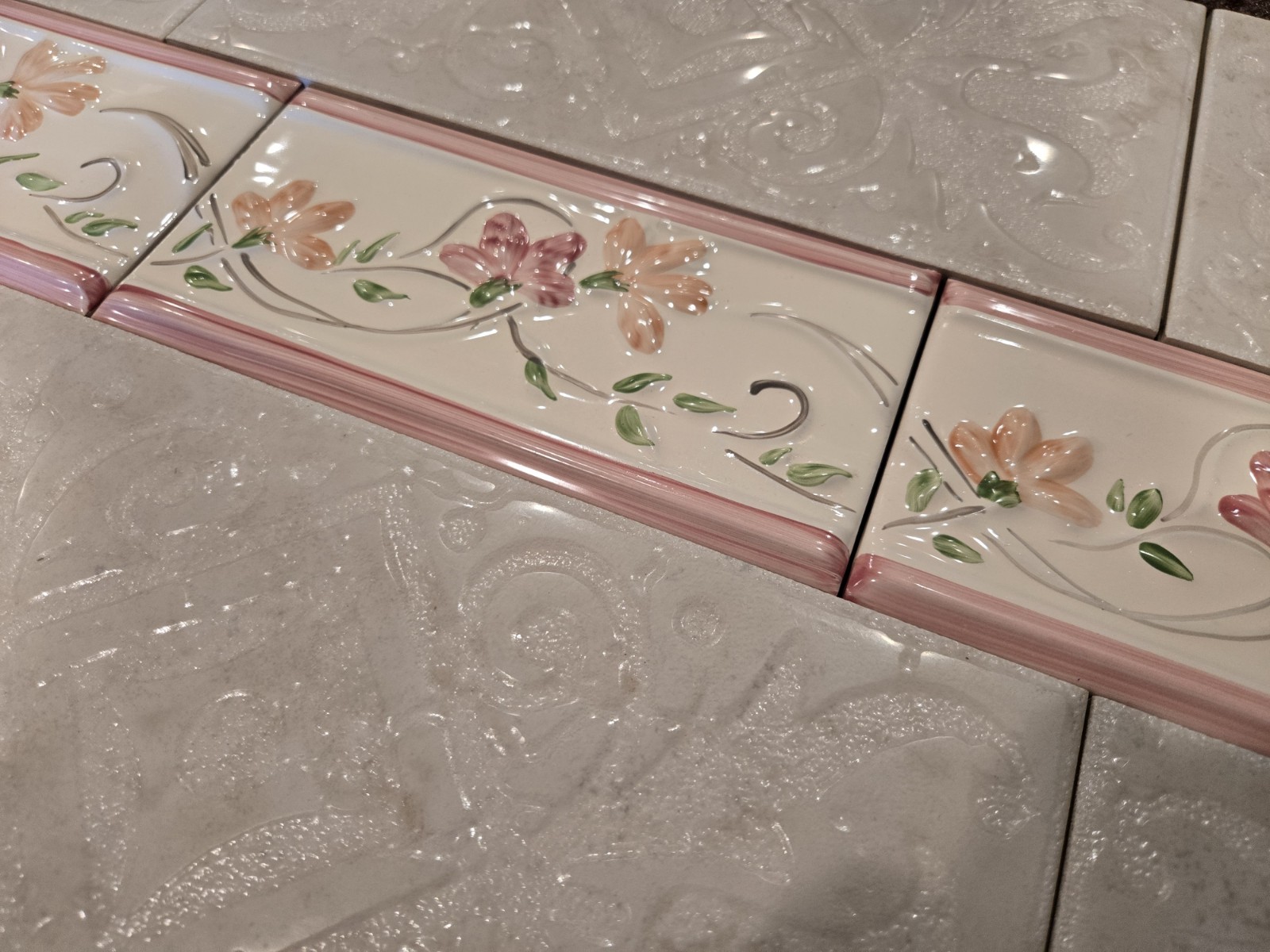 Pink scrolling flowers Wall Tile Border imported from Spain 7 3/4in X 3 7/8in