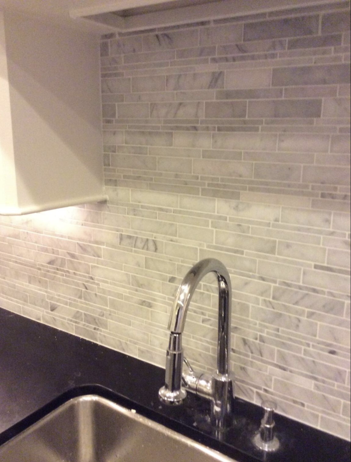C78XH Carrara White Marble Random Strip Modern Brick Mosaic Tile Honed