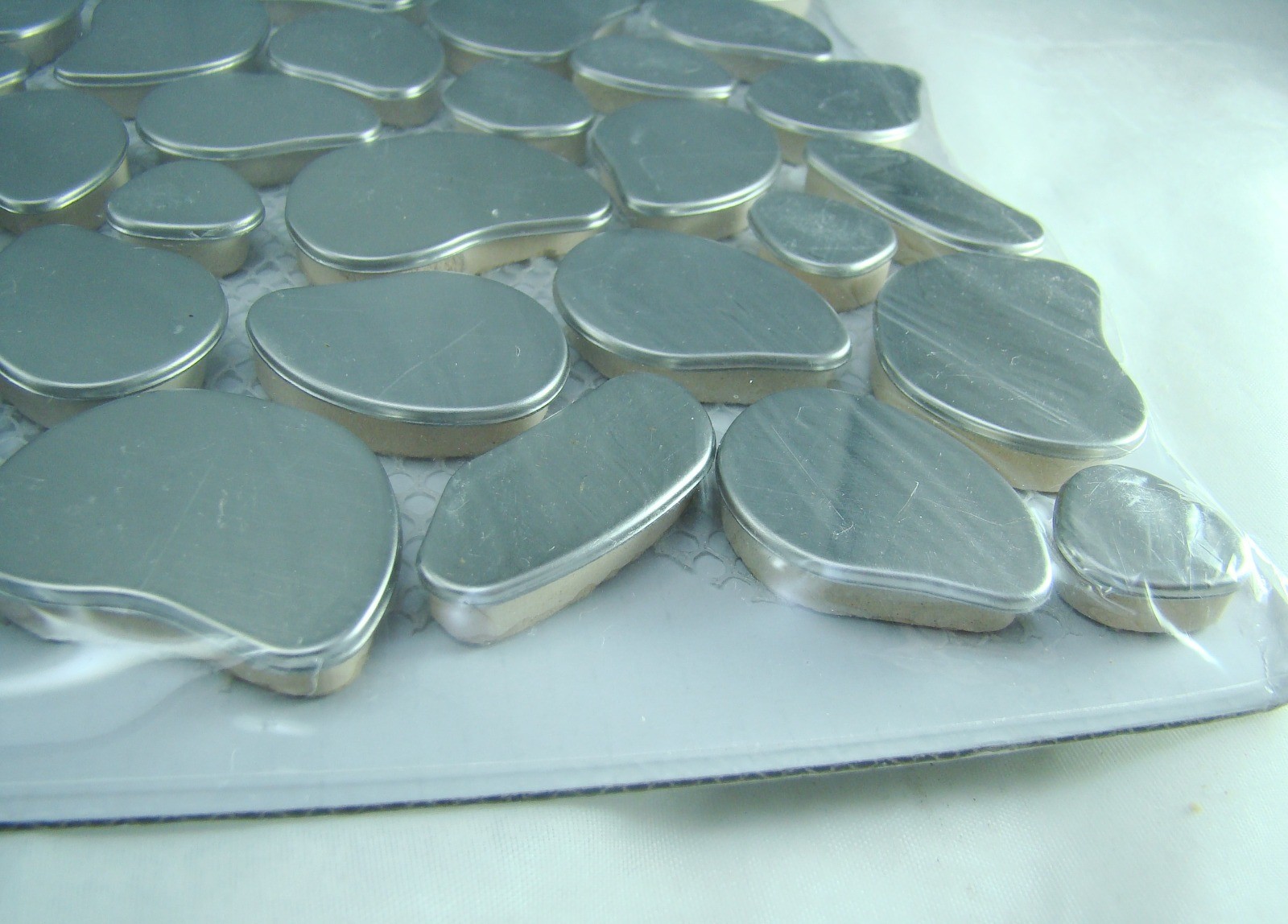 Brushed Stainless Metal Pebble Mosaic Tiles Mesh Mounted 13″ Square NEW in pkg