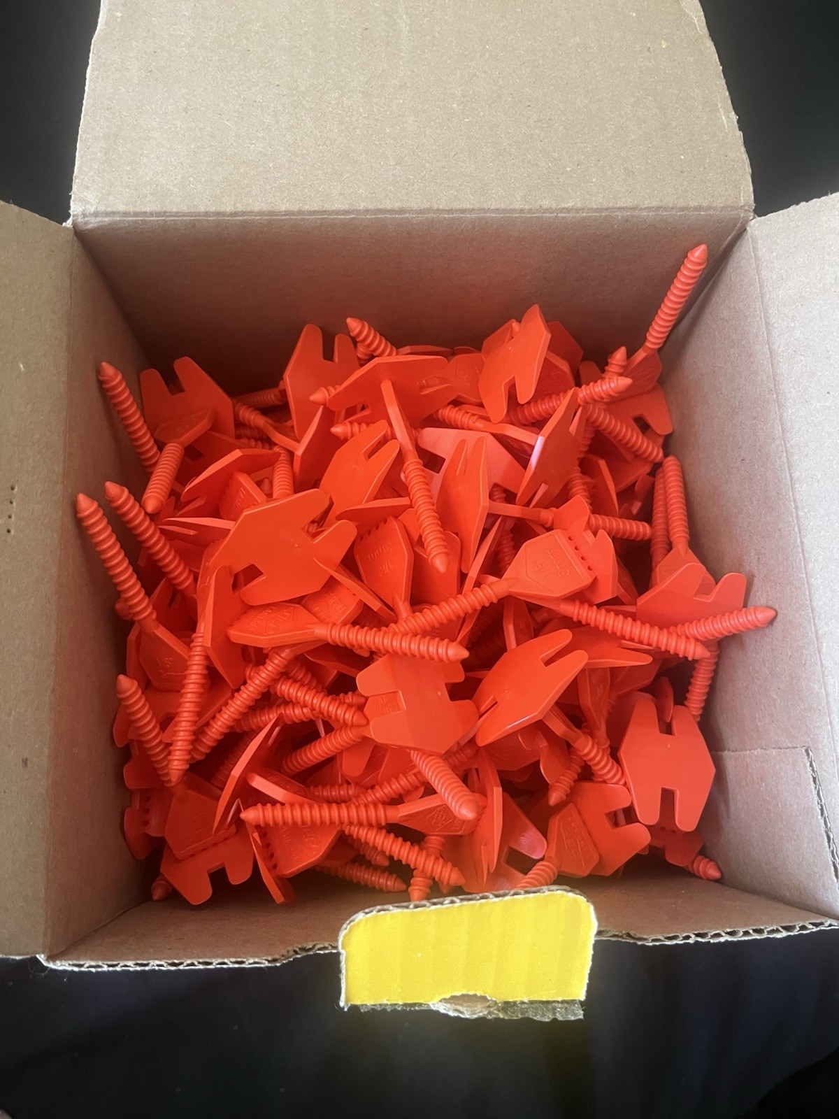 QEP LASH360 Tile Leveling Spacer Clips 1/8 in (3mm) 300 Pack Red 99872