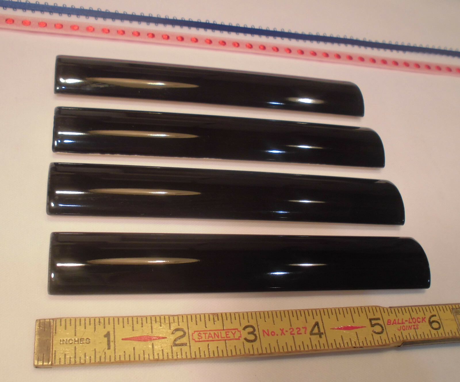 4 pieces. *Glossy Black* Ceramic Quarter Round Tiles 1″ X 6″ Corner Tiles NOS