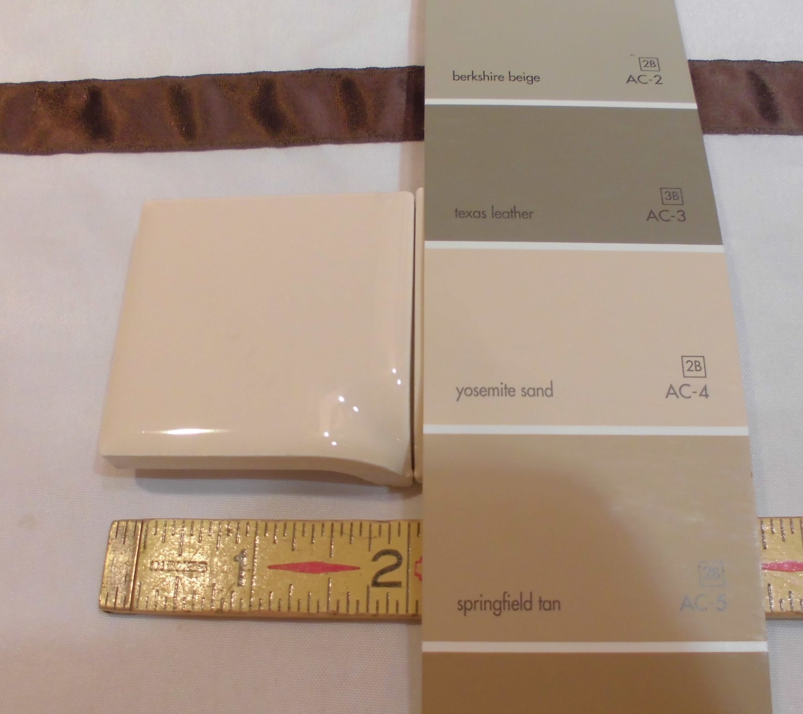 2 pcs. Glossy *Tan* Daltile #137 Canvas… Ceramic bullnose inside corner tile