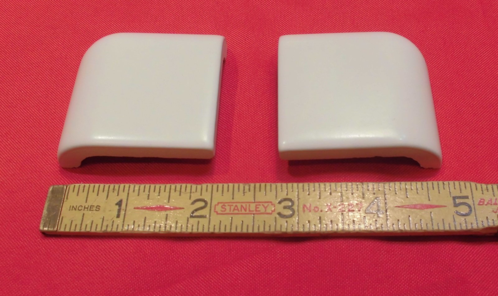 2 pcs. *Snow Mist*Ceramic Bullnose…outside corner trim tile…2″ X 2″ Mudd