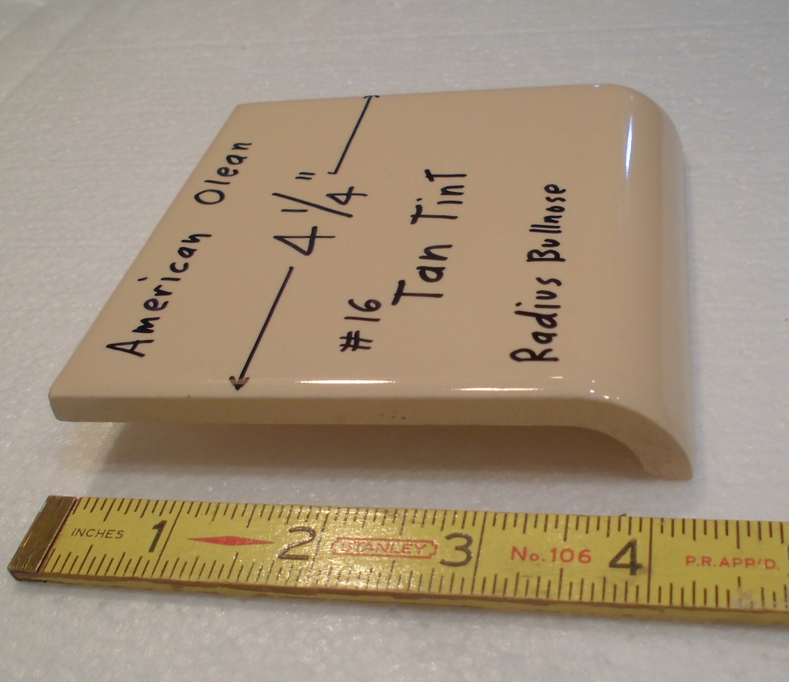 1 pc. Tan Tint: Glossy Radius Bullnose Ceramic Tile 4-1/4″ American Olean NOS