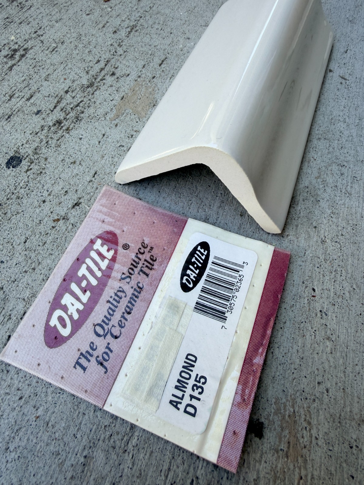 1 pc – Daltile D135 Almond V CAP trim Counter top Edging tile