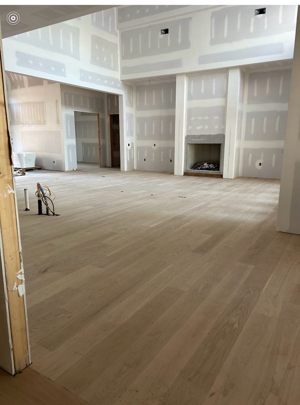 9″ #1 White Oak Engineered Hardwood Flooring – 5/8″ Thick – Unfinished