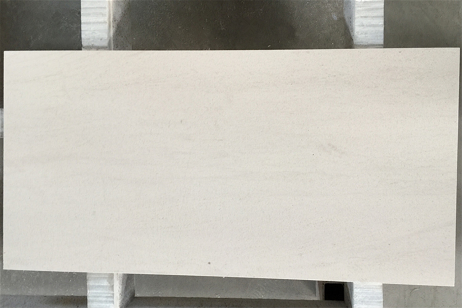 H48H Golden Beach Moleanos Beige Limestone 12×24 Wall Flooring Tile Honed