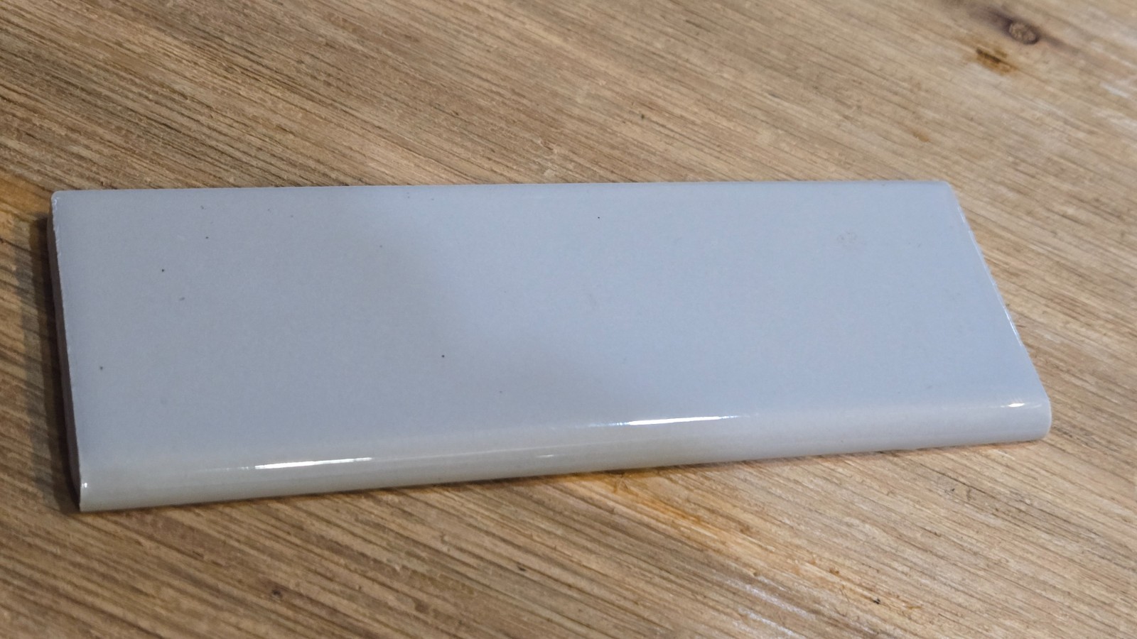 Box of 50 Gray 2″ x 6″ Ceramic Tile Bullnose Trim Edge 2″ x 6″ Glossy, As shown