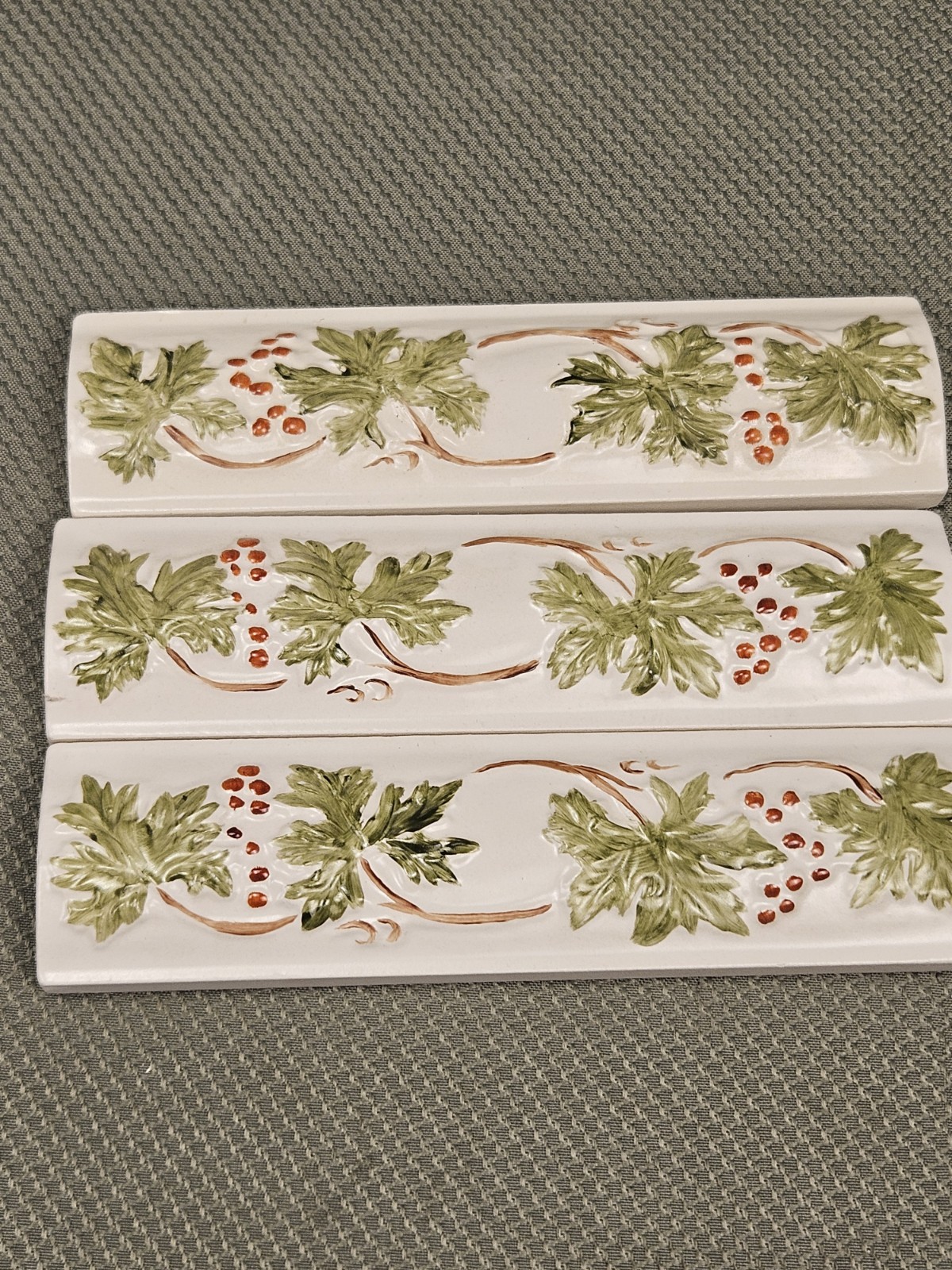 3 Ceramic Border Tiles, Leaves, 6×1.5″
