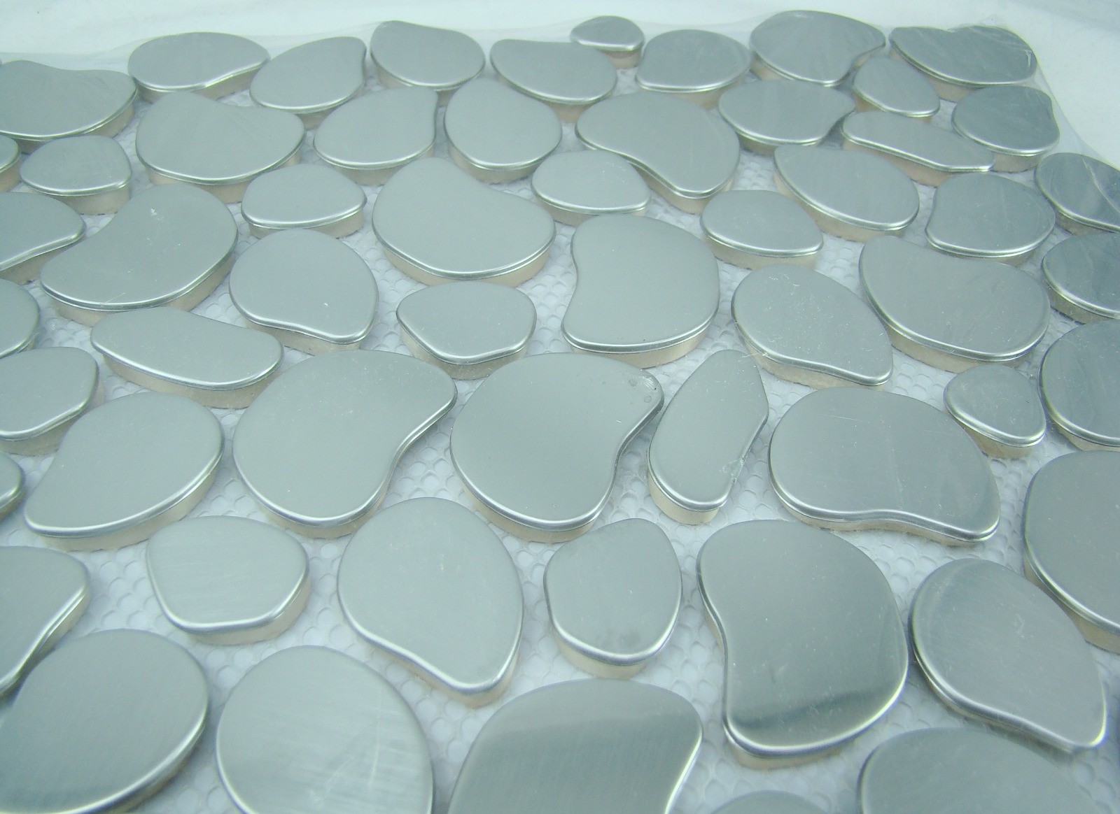 Brushed Stainless Metal Pebble Mosaic Tiles Mesh Mounted 13″ Square NEW in pkg