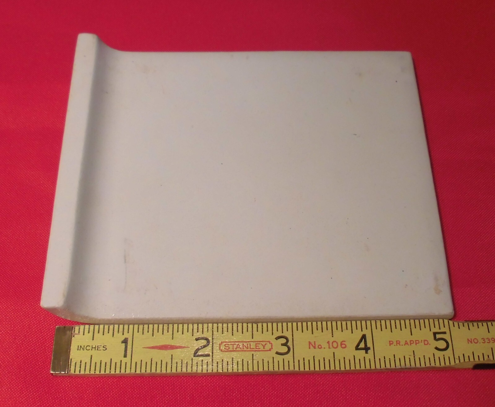 1 pc. Radius Long Bullnose: Oatmeal Glossy Ceramic Tile by Robertson 4-5/16″
