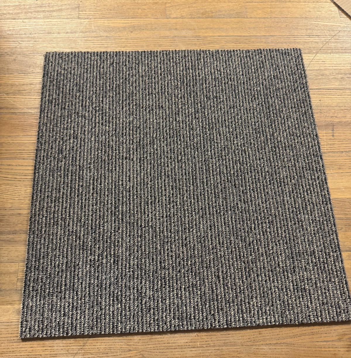 CASE OF 20 BRAND NEW CARPET TILES 20″X20″