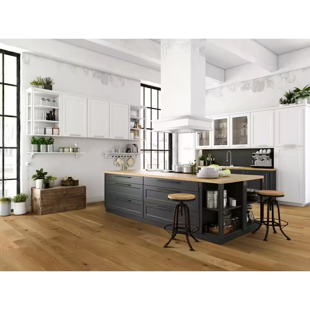 Castlebury Natural Eurosawn White Oak 3/4 In. T X 5 In. W Wire Brushed Solid Har