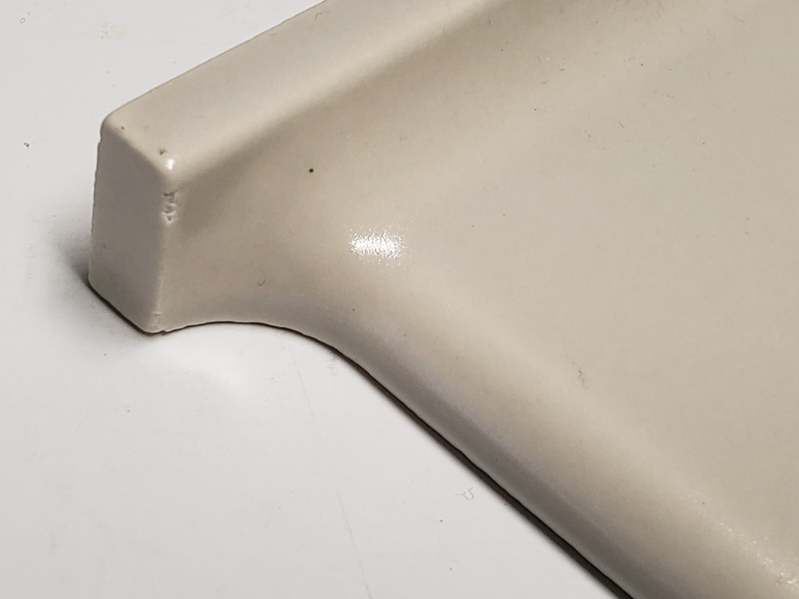 Vtg. American Ceramic Tile Corner Base Bullnose – Cream Putty SCL-3401