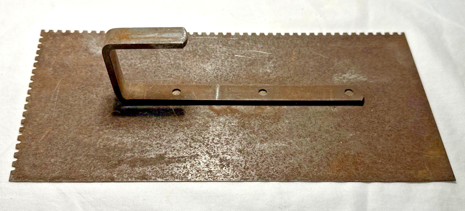 Vintage Notched Angled Trowel Metal 4.5″ x 9.5″ Rusty Tile