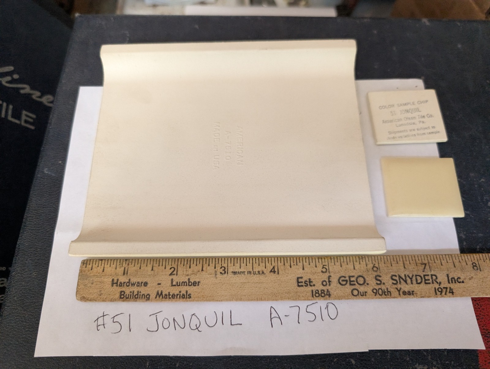 1 pc American Olean Gloss Matte Jonquil #51 A7510 Ceramic Tile Mud Bullnose 5×6″