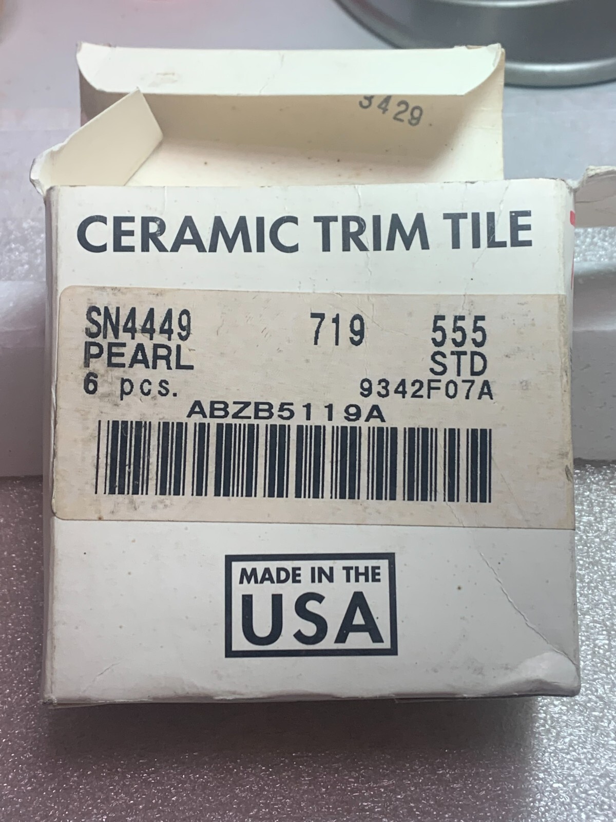 New (nos) Florida Ceramic Tile Pearl 4 3/8″ x 4 3/8″ Matte Corner
