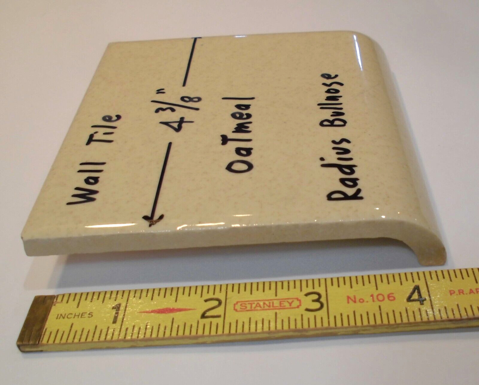 1 pc. Oatmeal: Glossy Ceramic Radius Bullnose tile 4-3/8″ Speckled Beige Defects