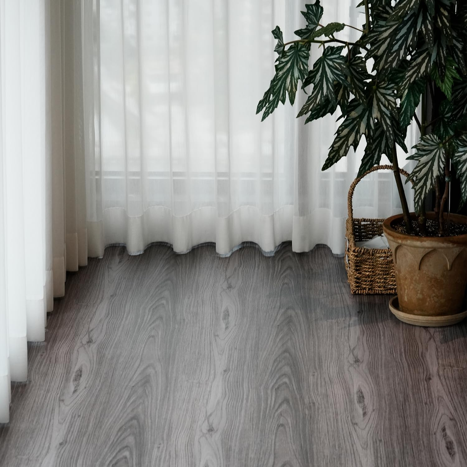 Peel and Stick Floor Tile – 11.8″ X 118″ Grey Vinyl Flooring Roll, Wood Grain Te