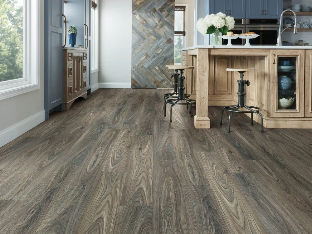 Shaw 5606V Ardent 7″ x 48″ Embossed Vinyl Flooring – Accent Pine
