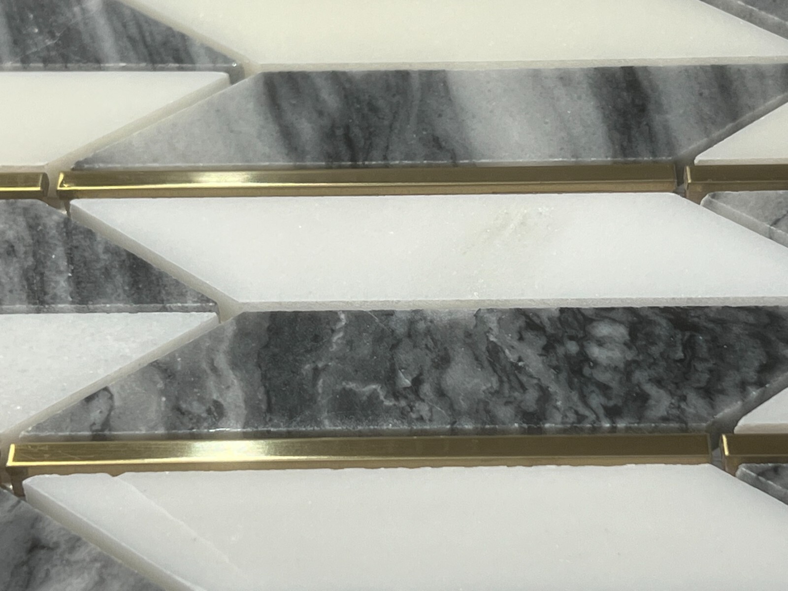 S20 Carrara White/Grey/Gold Marble Arrow Mosaic Tile Kitchen Bathroom, 7 sheets
