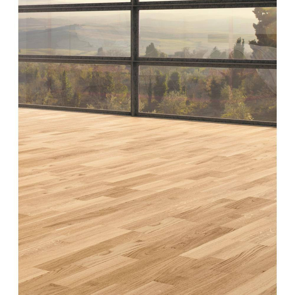 Brushed European Oak 1/2 In. T X 7.19 In. W Click Lock Wire Brushed Engineered H