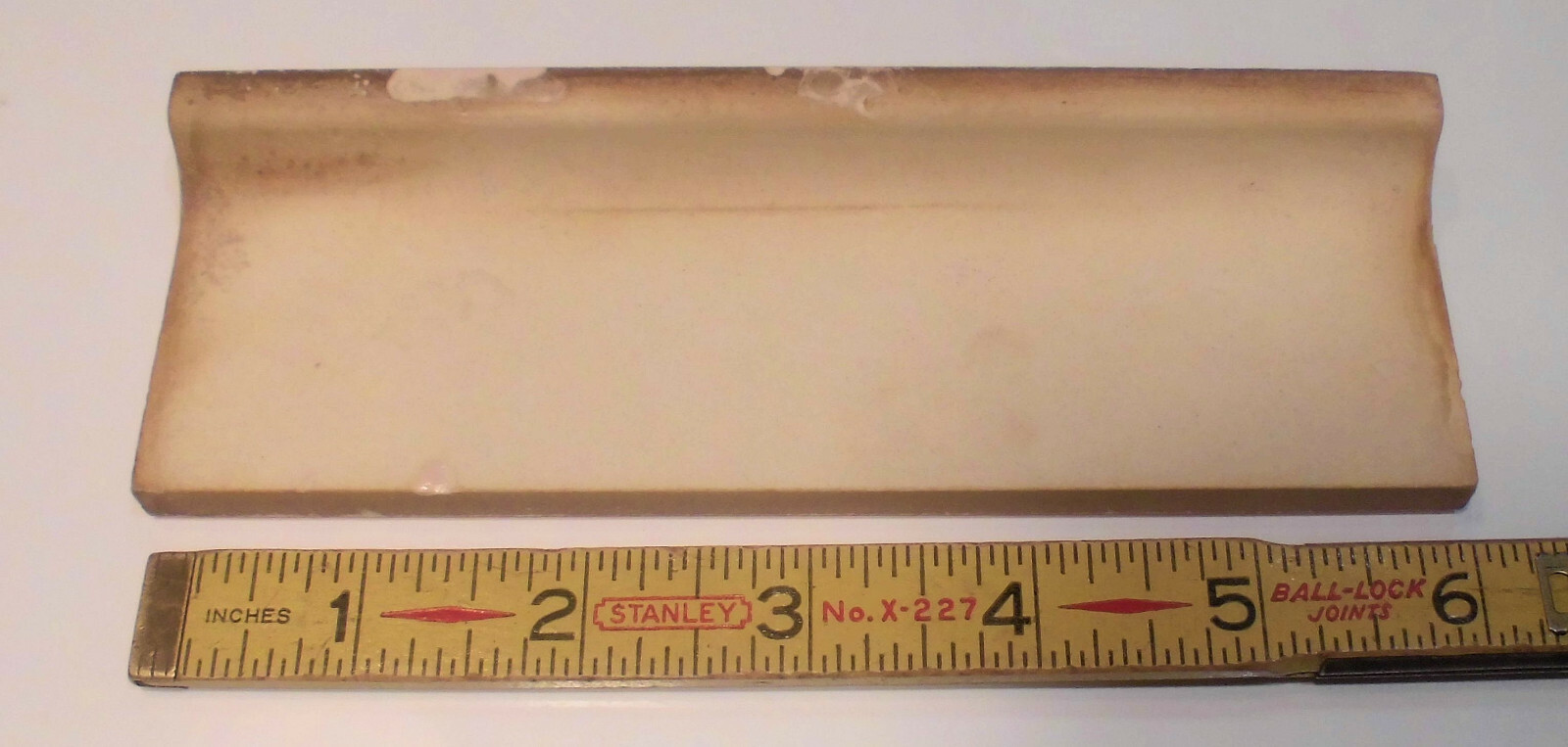 1pc. *Peachy Pink Mist* Glossy Ceramic Radius Mud Cap Bullnose Tile; 2″ X 6″ NOS