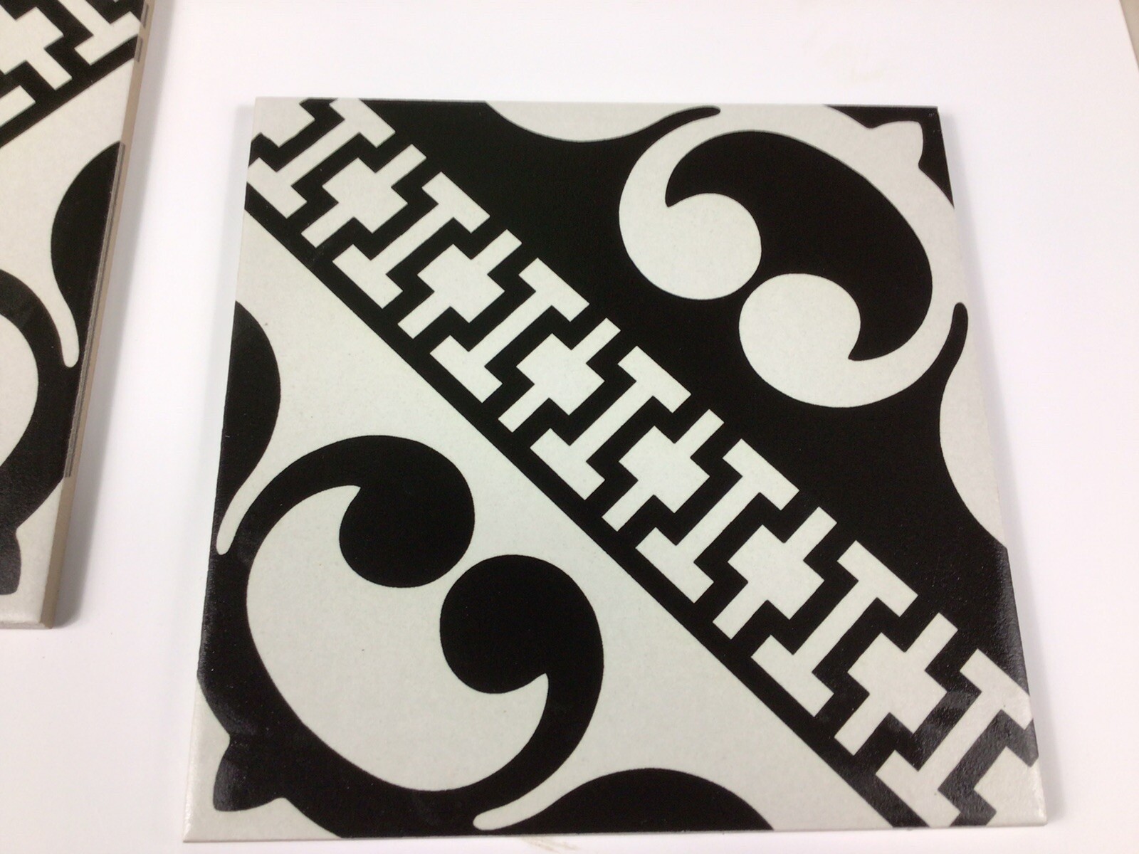 Faetamo 8 X 8” Ceramic Tile Havana Banyan Pattern, HAVBAN88, AA00BAA C50F2, 1 Bx