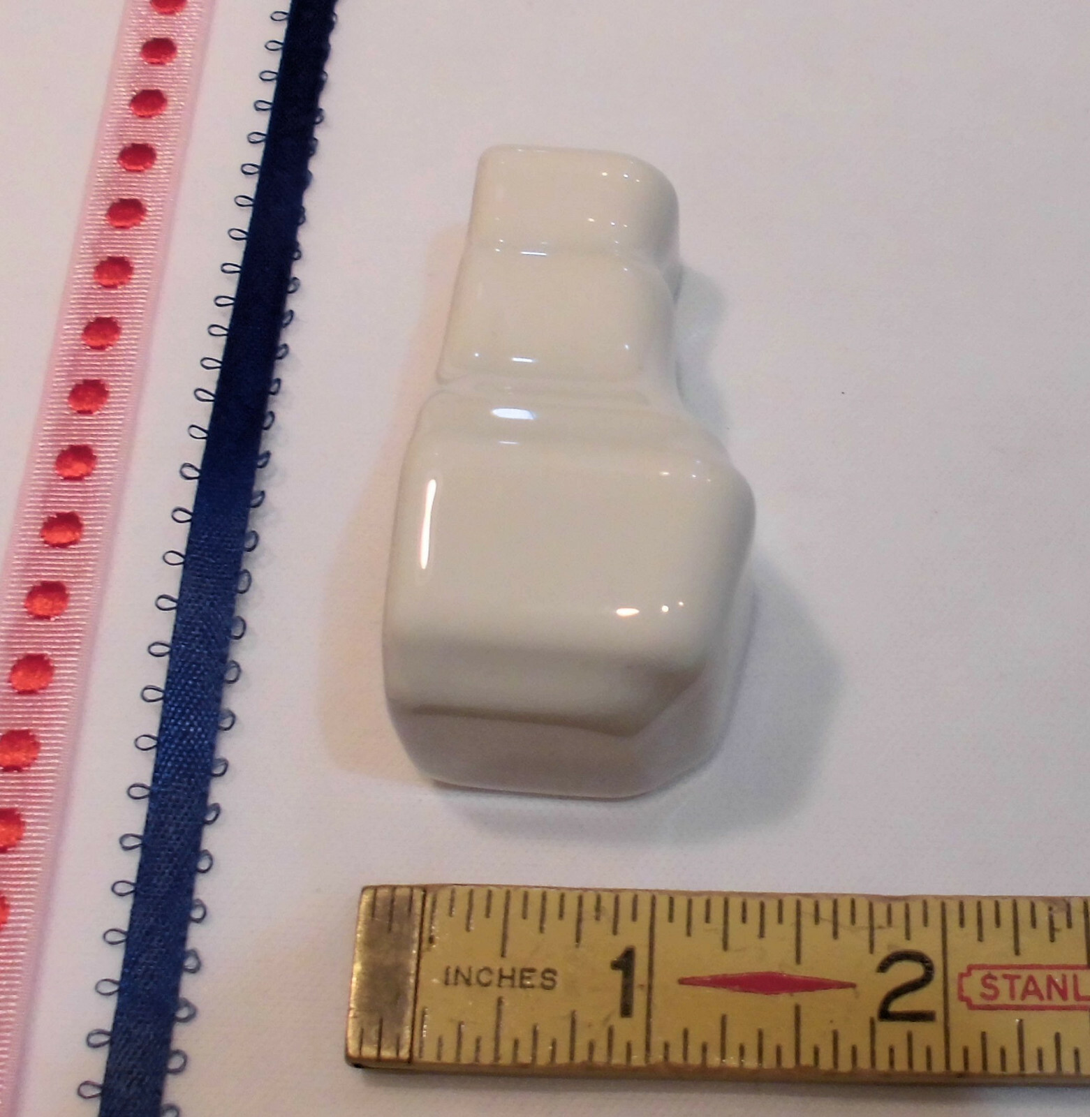 Biscuit Ceramic Chair Rail Tile 2-1/2″ X 1″ Corner #22SRACN1P2 American Olean