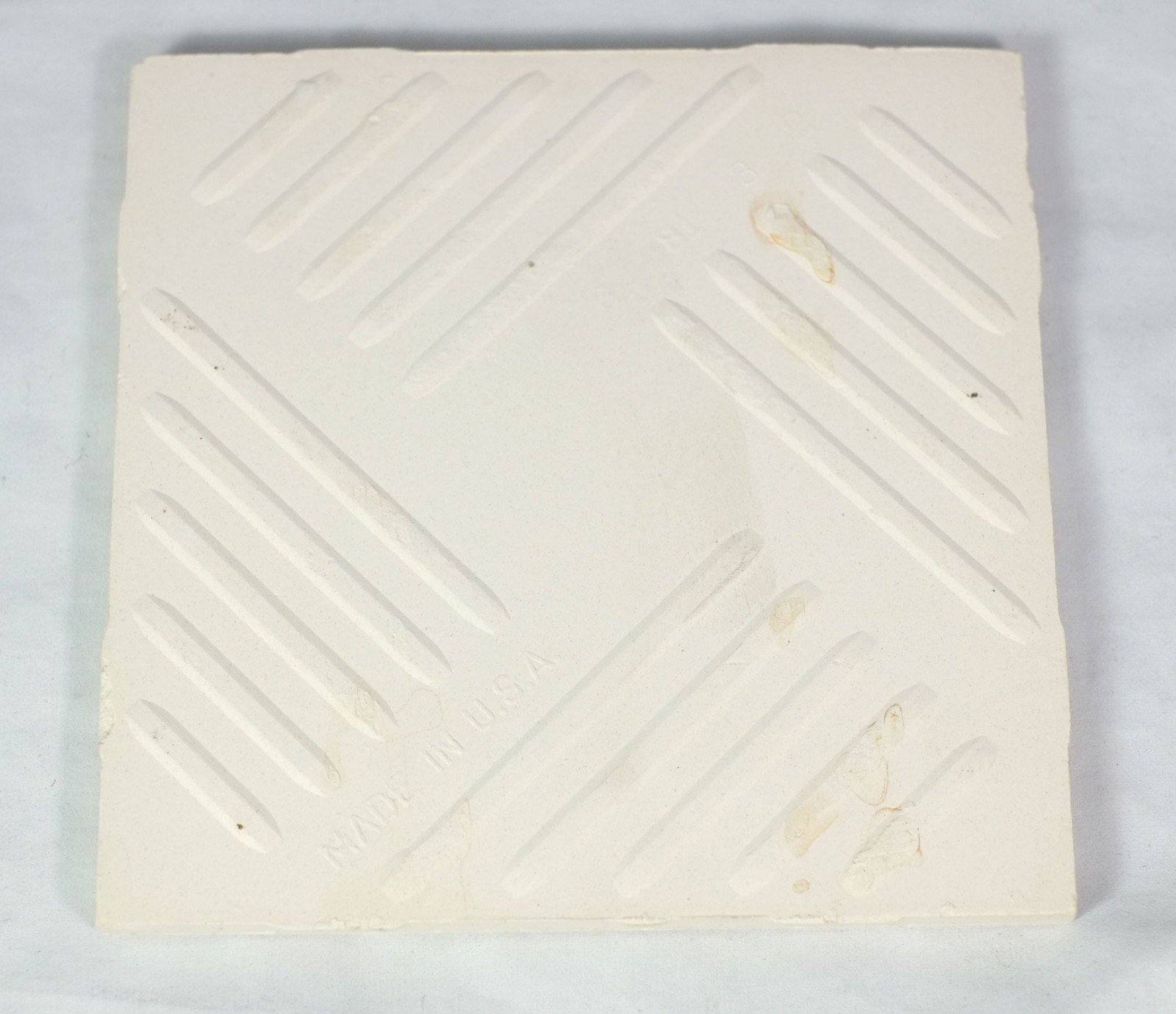 1 NOS Vintage US Ceramic Tile Co Romany Maze Beige 4-5/16″ Tile Bumpy Splatter