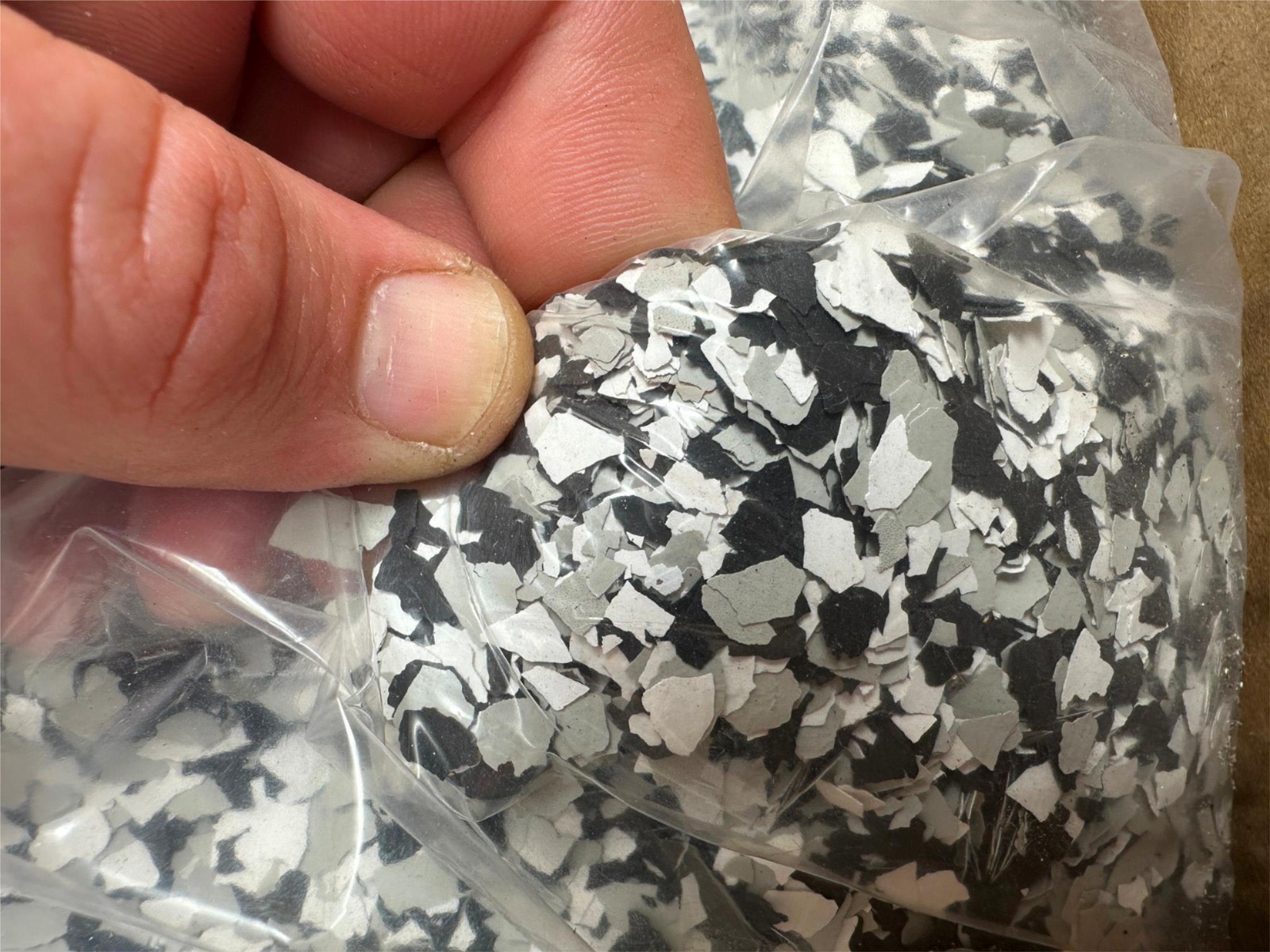 40 LBS Domino Epoxy Floor 1/4″ Flakes Paint Chips Fleck Gray Black & White