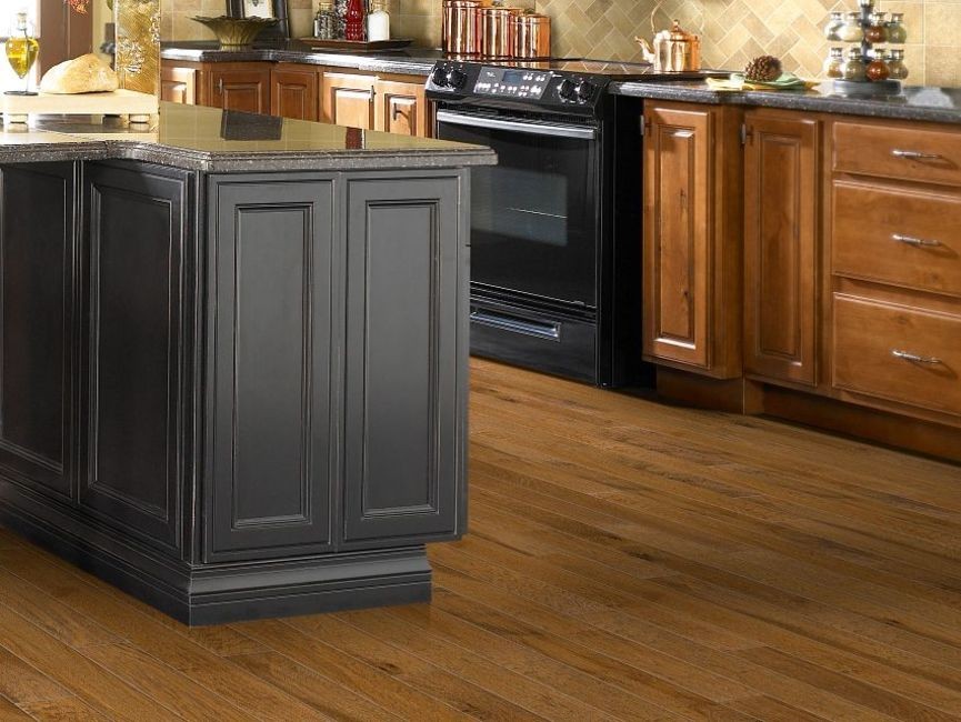Shaw SW219 Pebble Hill 5″W Handscraped Engineered Hickory – Off White