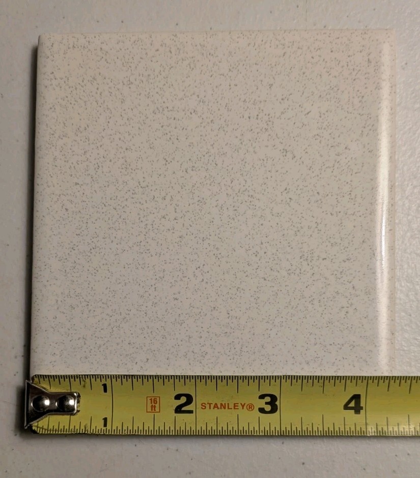1 piece Pepper White 4-3/8″ Glossy Black Speckled on White Ceramic New Wheeling