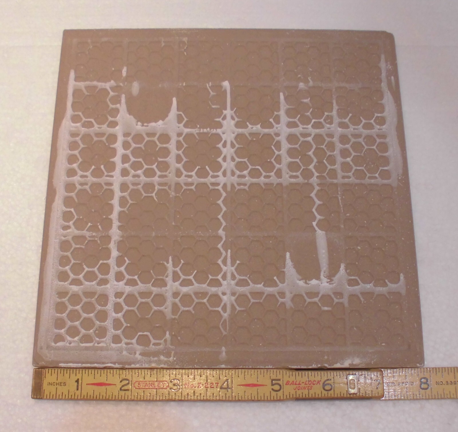 1 pc. Pale Yellow – Gold Color: Daltile Co. Ceramic Floor Tile: 8″ X 8″ NEW