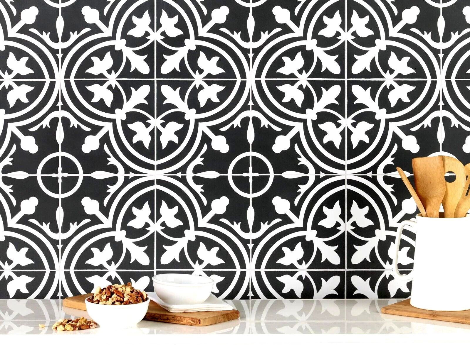 8×8 Flora Black White Reverso Porcelain Pattern Modern Floor Tile (Pack of 4)