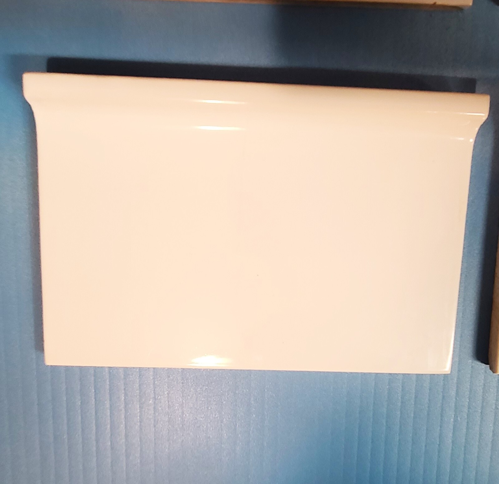 Vtg 4×6 Gloss White Radius Sanitary Cove Base Ceramic Tile DK #A-1663 *4 Pc. NOS