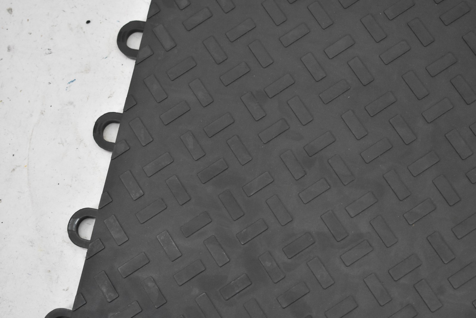 Lot of 12 Interlocking Tile Pieces Black Plastic Hardshell Tools 12″ x 12″
