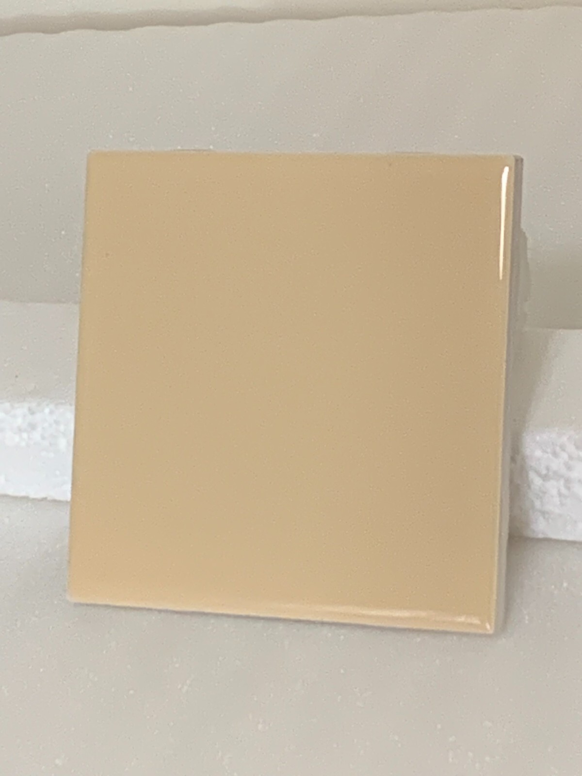 AO AMERICAN OLEAN 4 1/4″ X 4 1/4″ 0024-BRIGHT MAIZE (GLOSS)