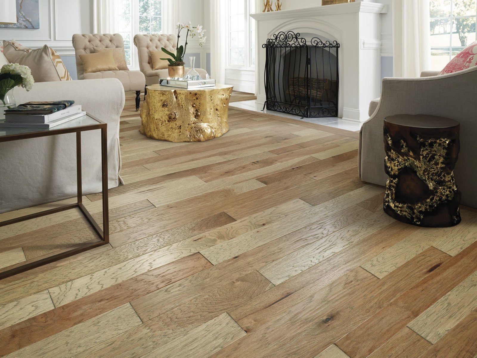 Shaw SW592 Fremont Hickory 5″W Heavy Scraped Engineered Hardwood – Honey Glow