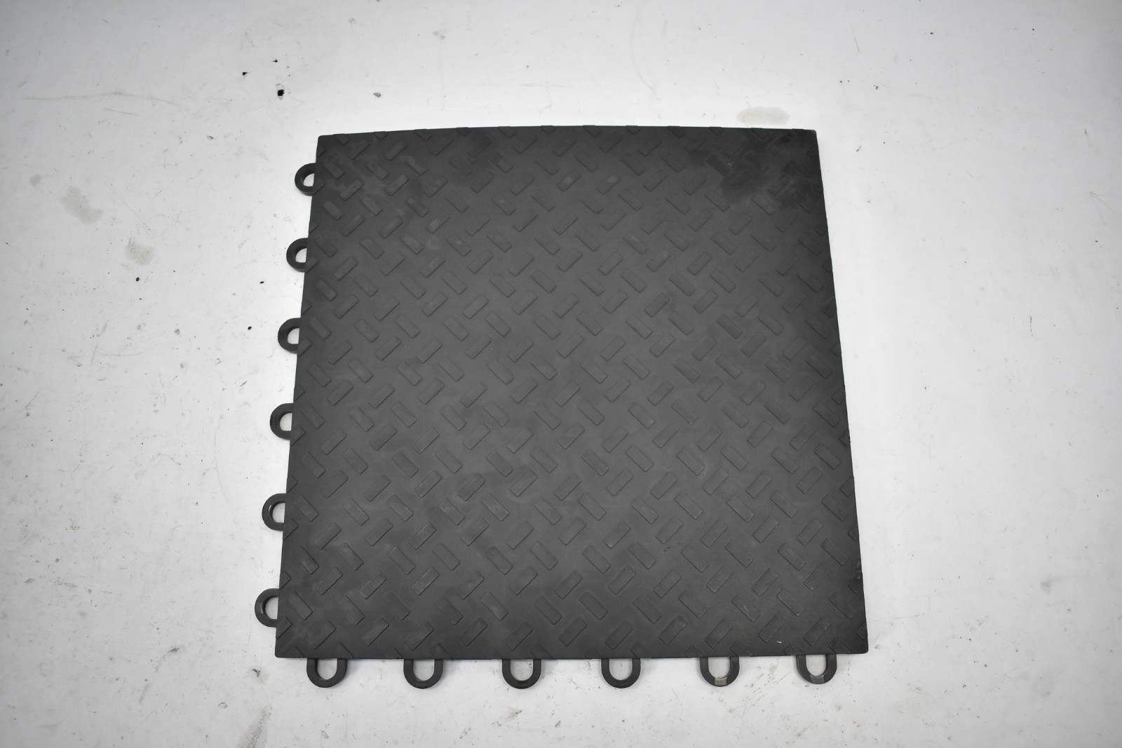 Lot of 12 Interlocking Tile Pieces Black Plastic Hardshell Tools 12″ x 12″