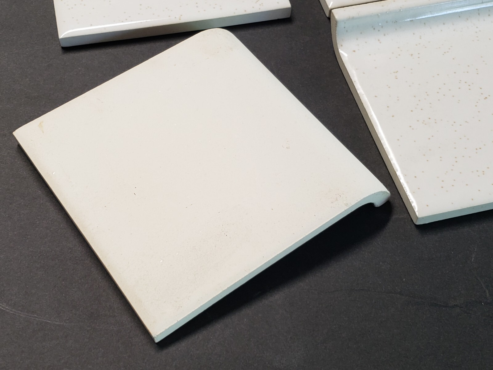 Vtg. Lot of 4 TILECREST Ceramic Cove Edge Tiles – 4 1/4″ White w/Gold Flake NEW