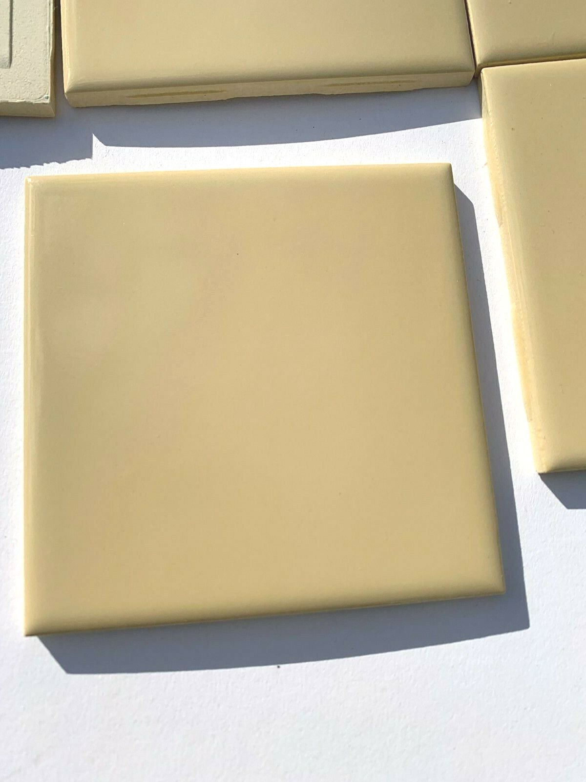 VINTAGE NEW CERAMIC MANNINGTON MCT BUTTERSCOTCH 4 3/8″ X 4 3/8″ GLOSS