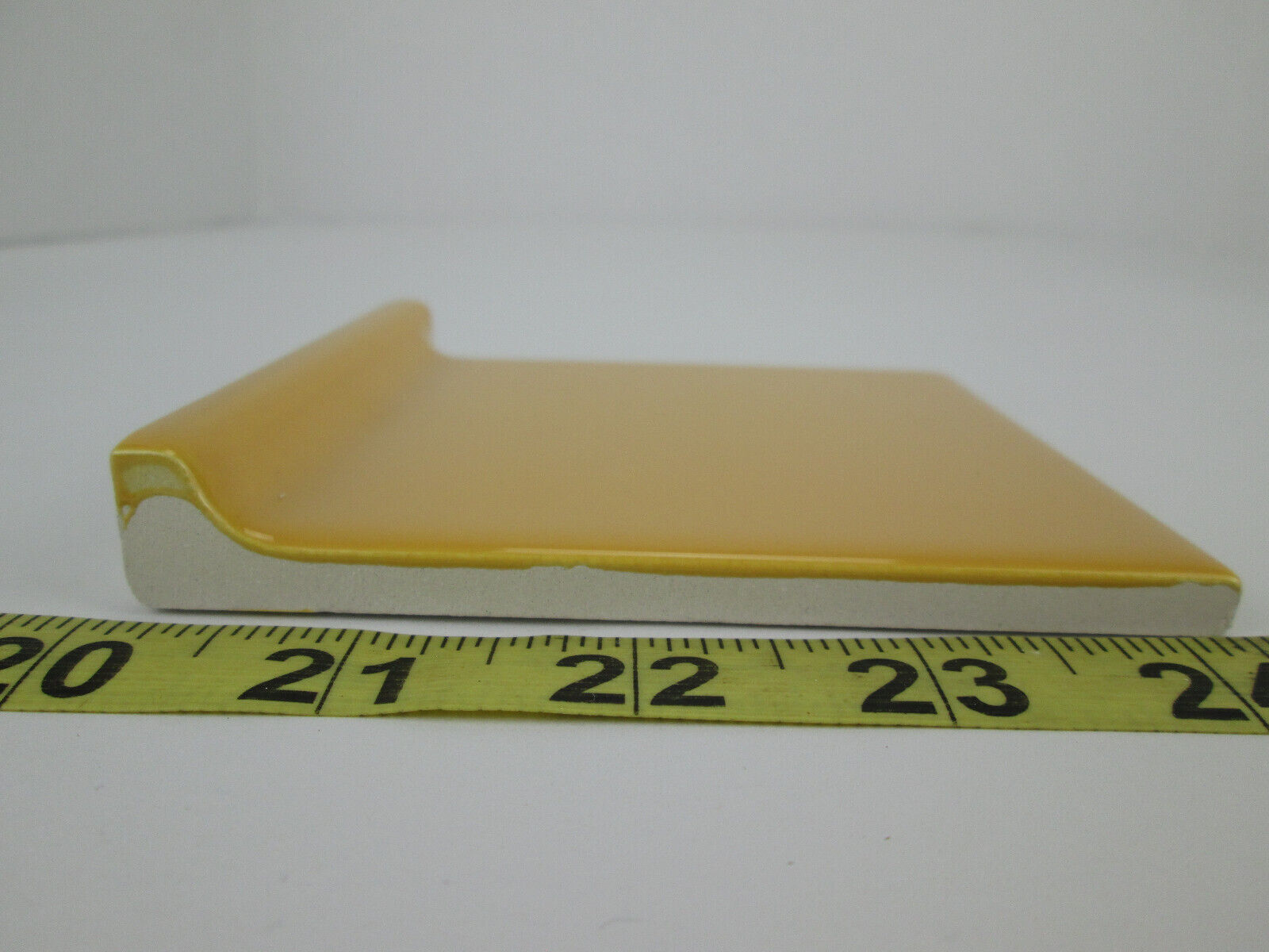 New NOS Daltile Ceramic Tile Mustard Yellow QTC1 4-1/4″ Cove Base Corner Right